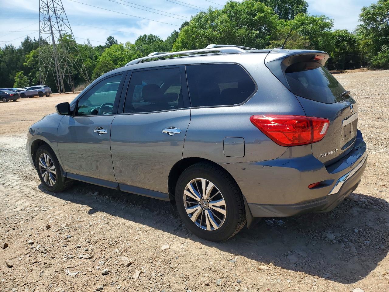 Nissan Pathfinder S