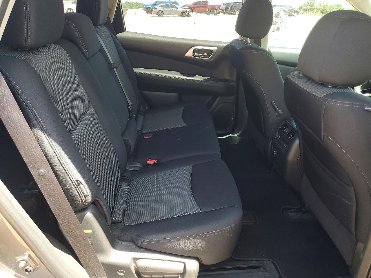 Nissan Pathfinder S