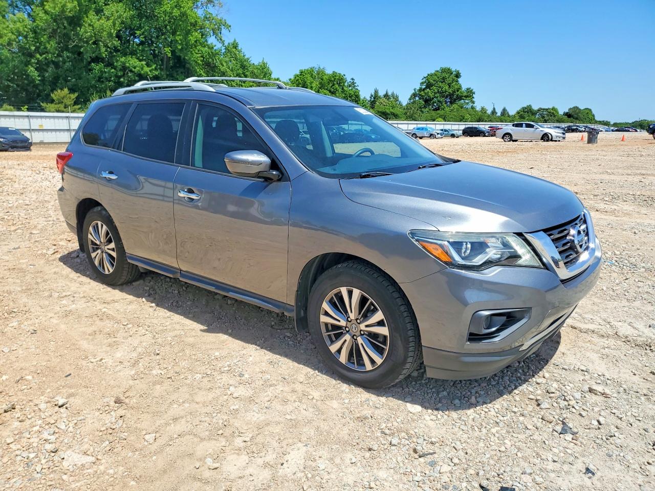 Nissan Pathfinder S