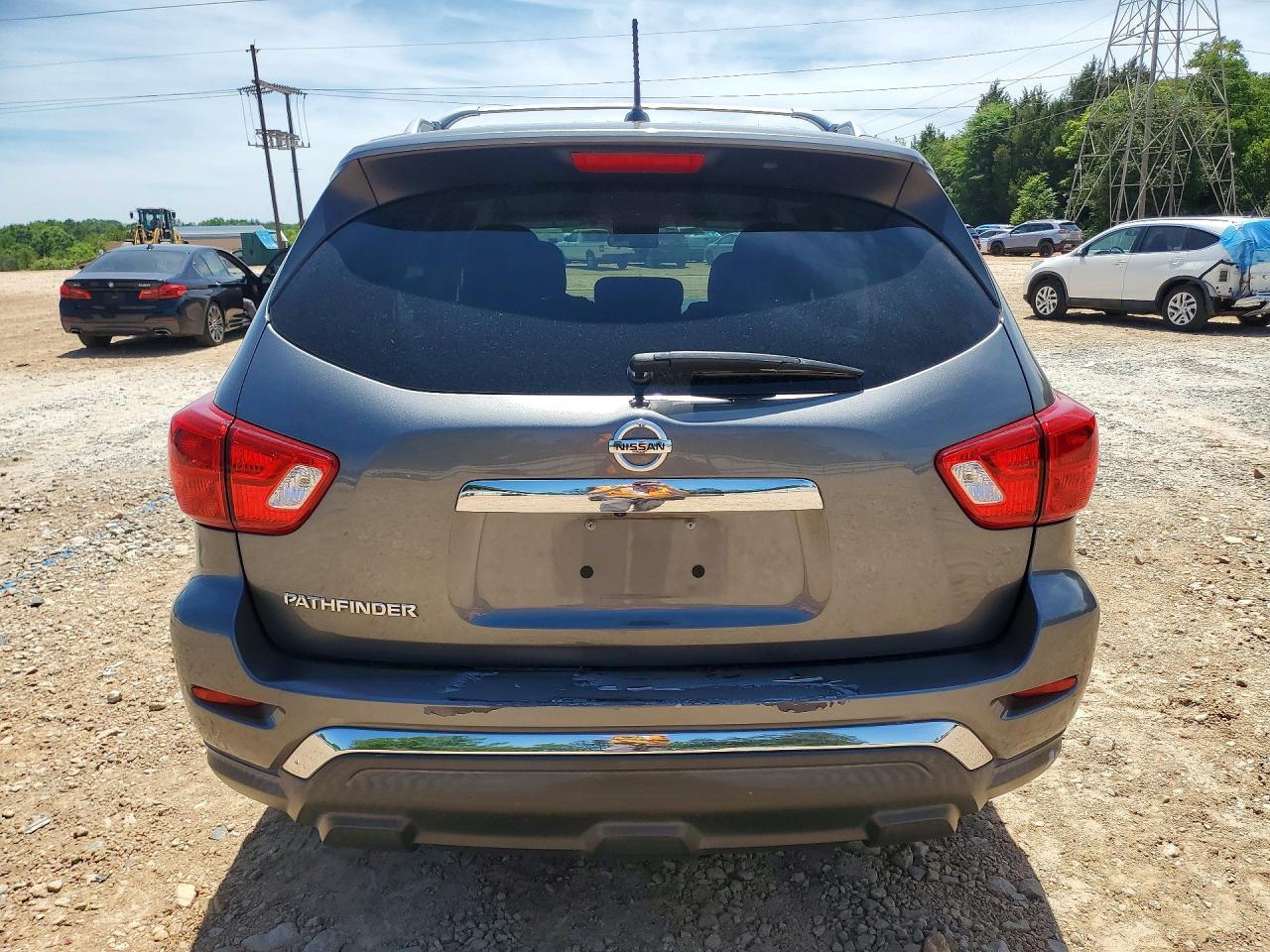 Nissan Pathfinder S