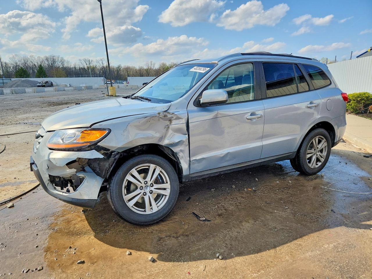 Salvage Hyundai SANTA FE Image