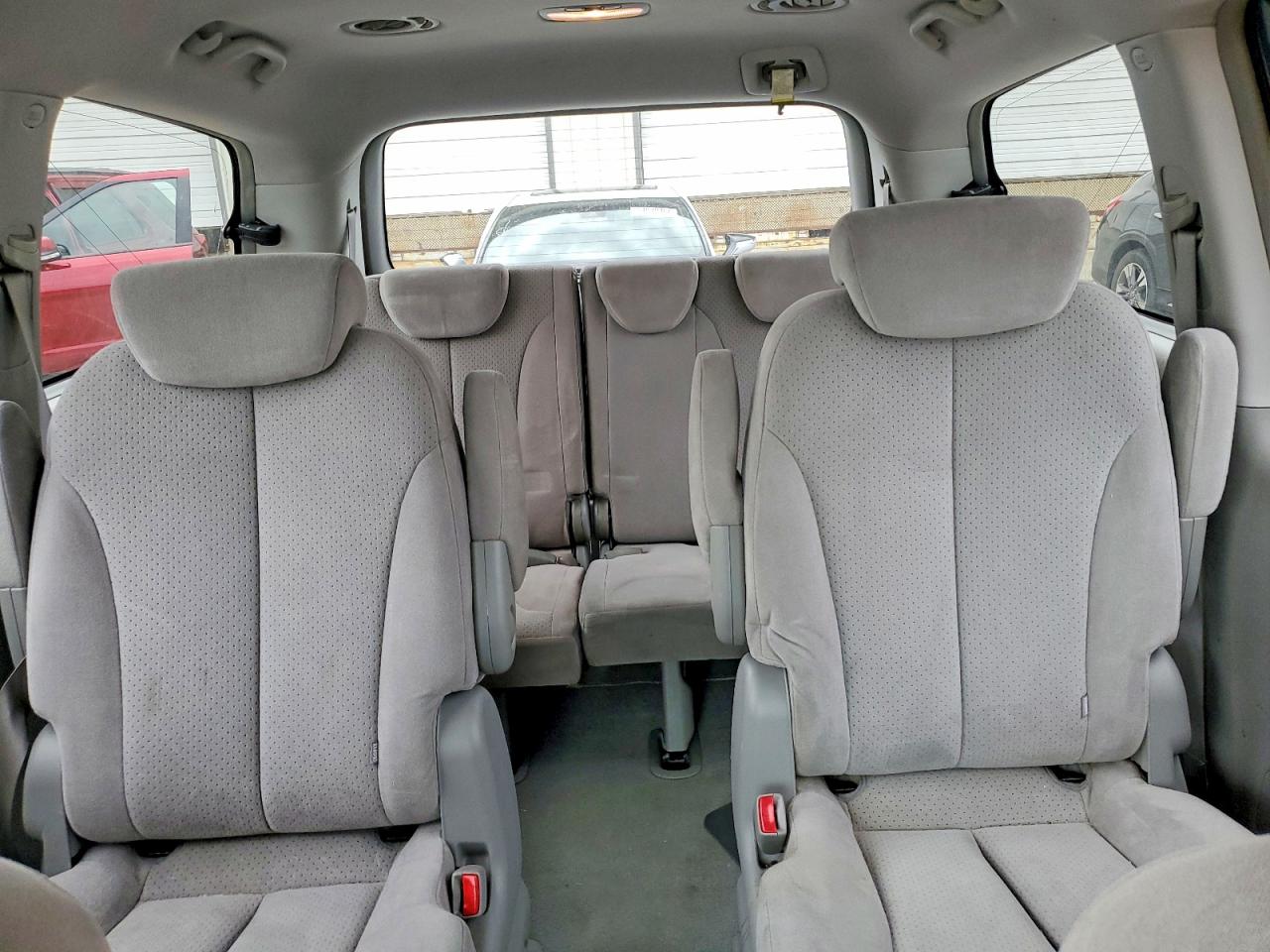Hyundai Entourage Gls