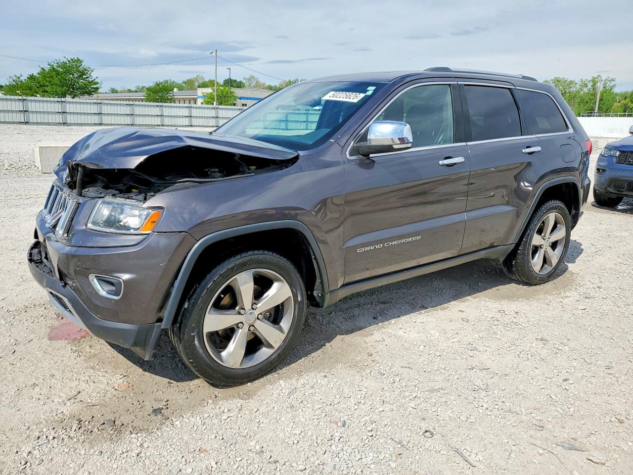 Salvage Jeep Cherokee Image