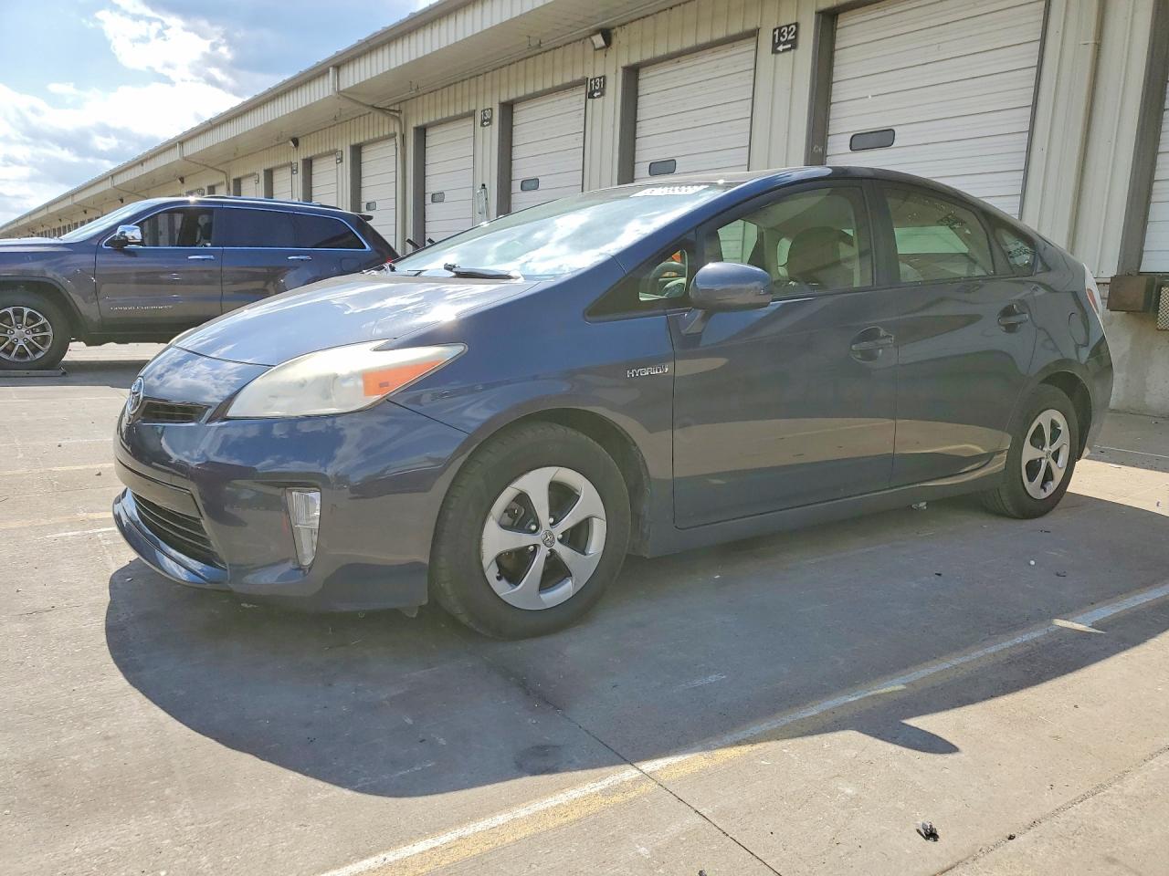 Salvage Toyota Prius Image