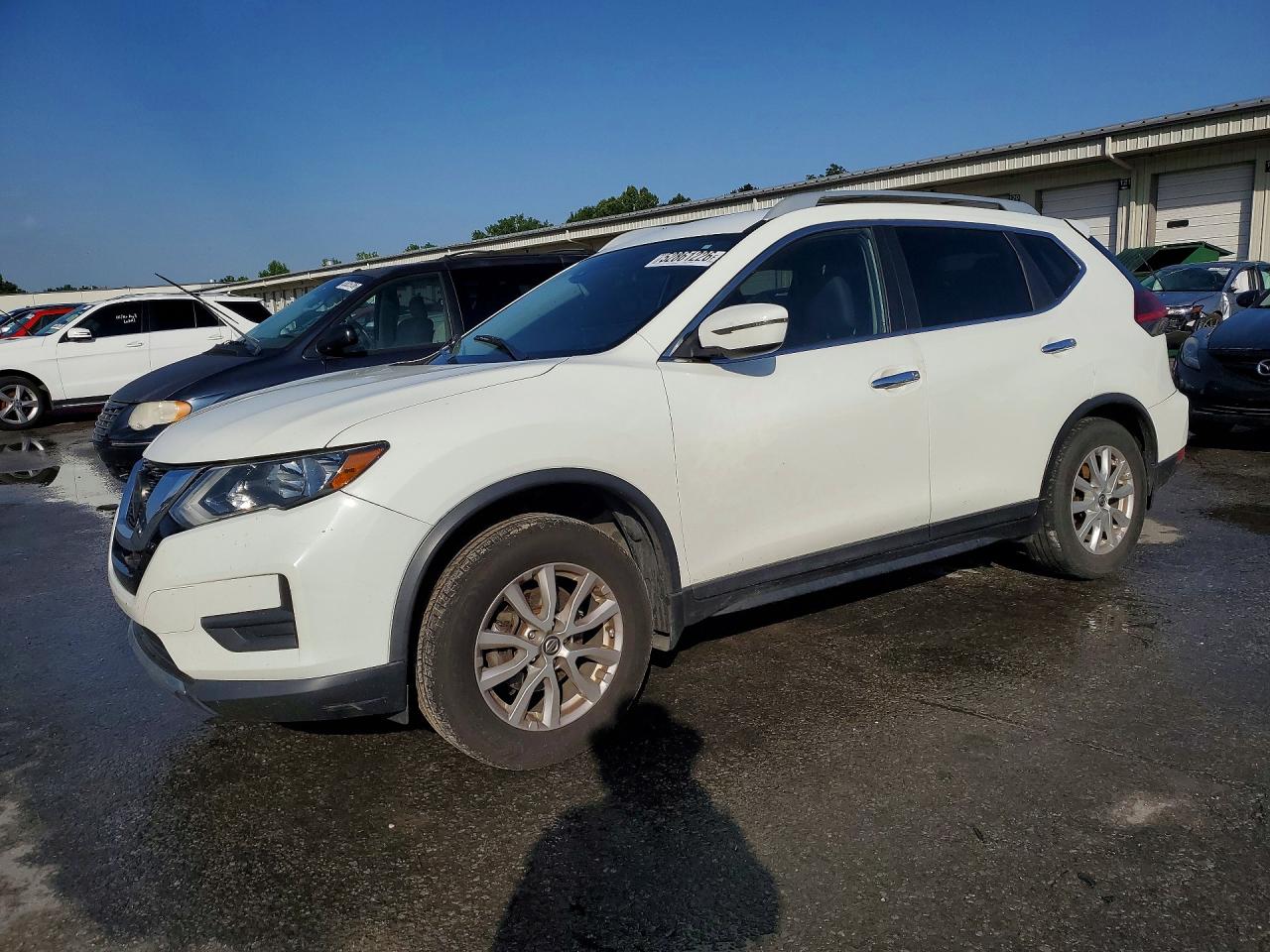 Salvage Nissan Rogue Image