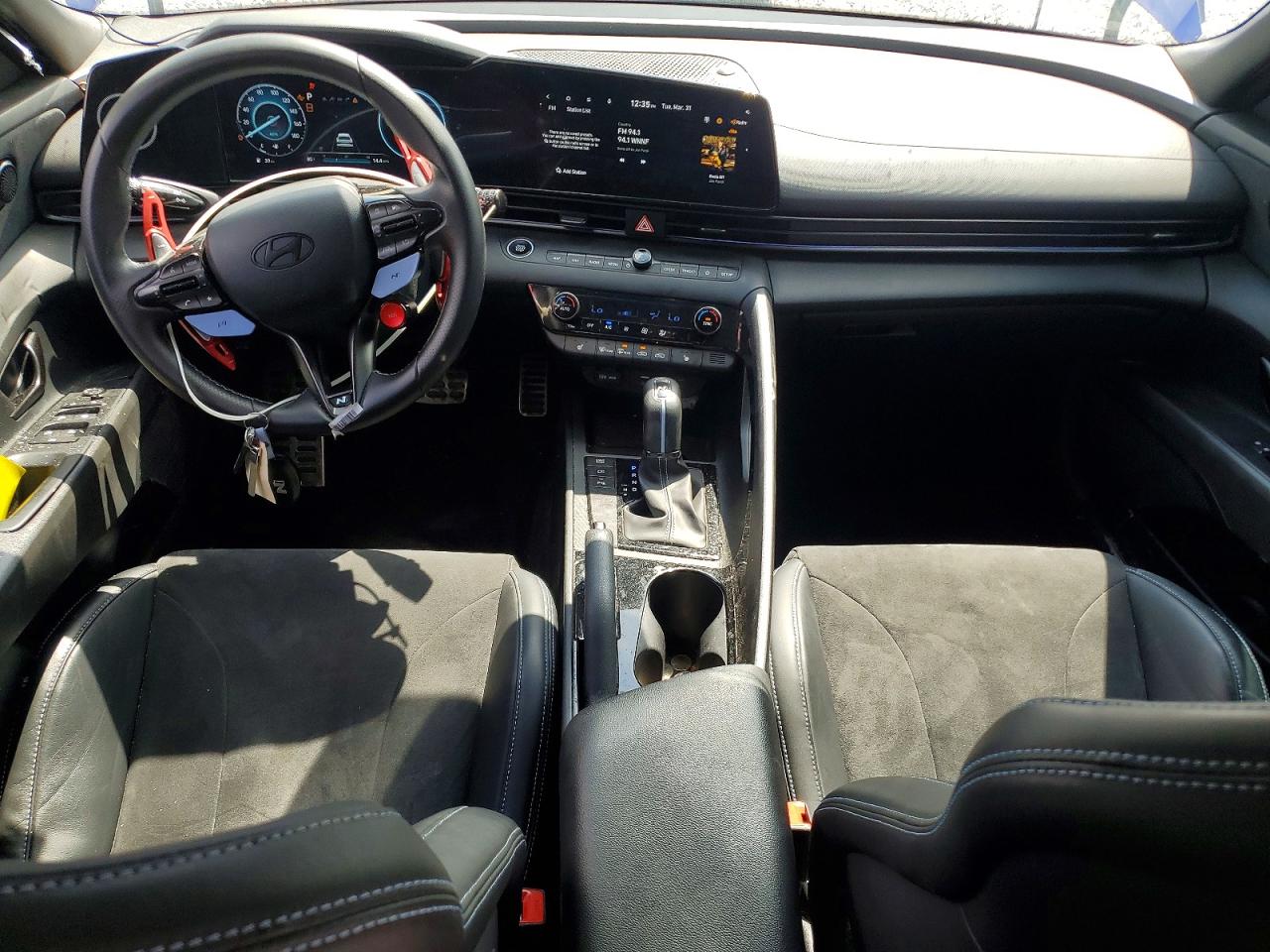 Hyundai ELANTRA Base
