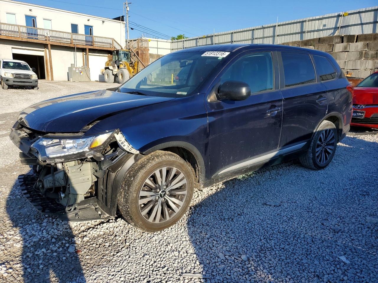 Salvage Mitsubishi Outlander Image