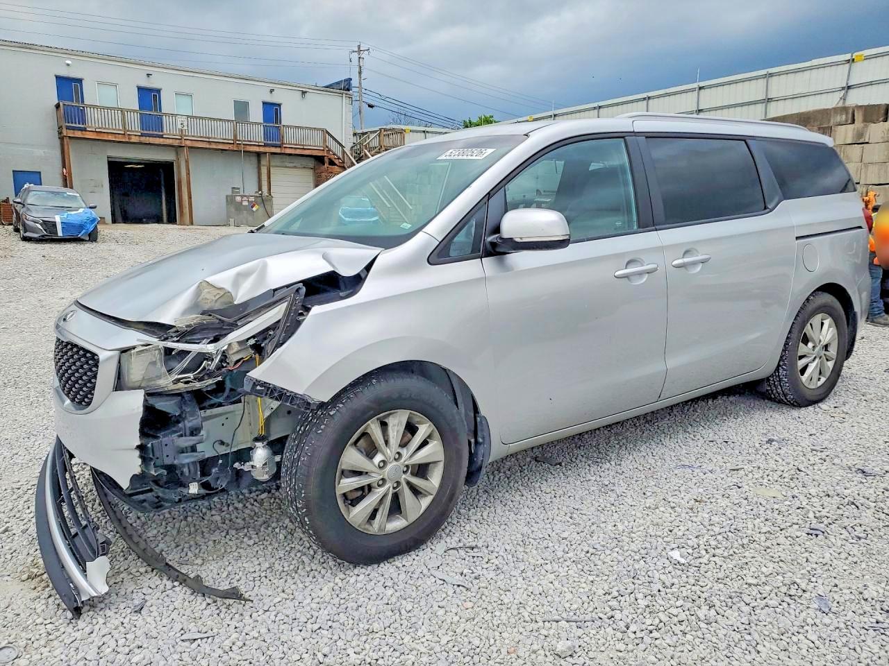 Salvage Kia Sedona Image