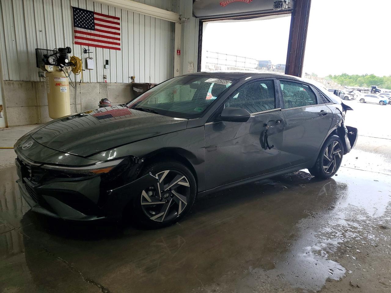 Salvage Hyundai ELANTRA Image