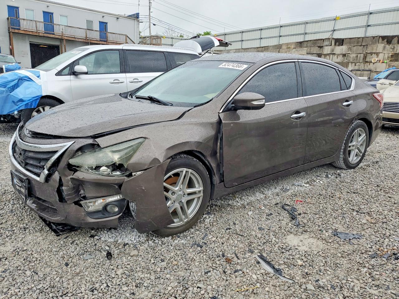 Salvage Nissan Altima Image