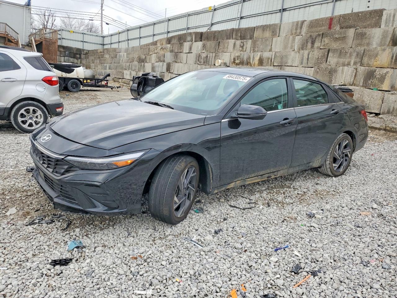 Salvage Hyundai ELANTRA Image