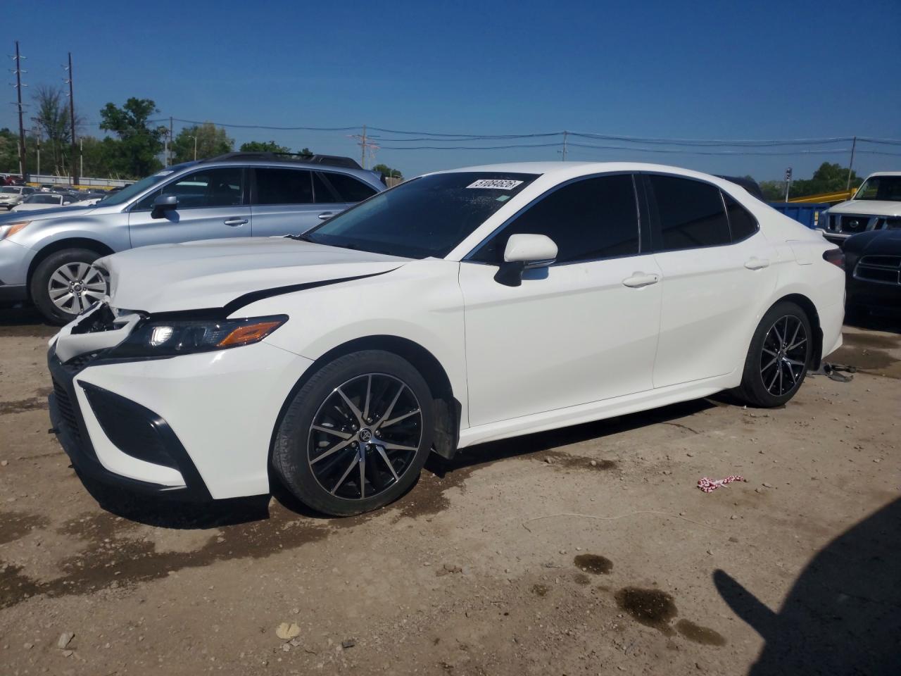 Salvage Toyota Camry Image