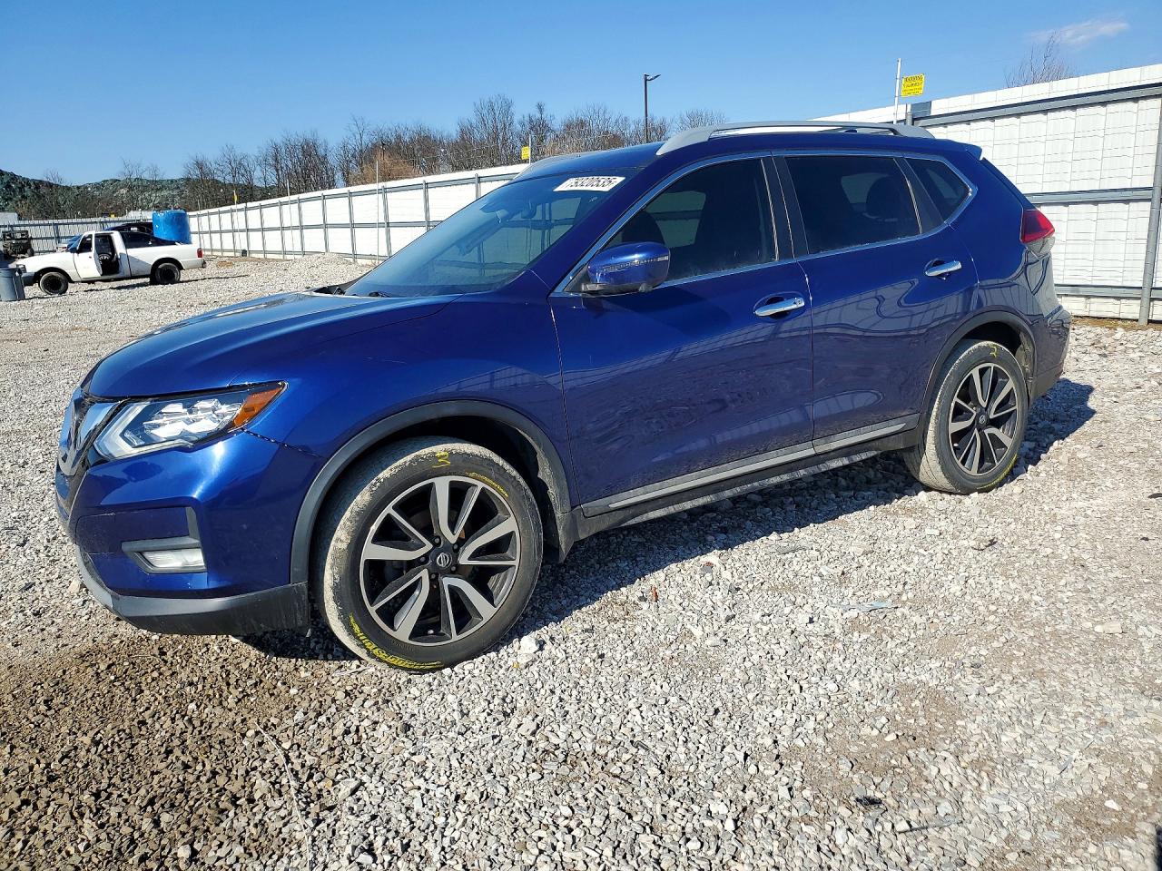 Salvage Nissan Rogue Image