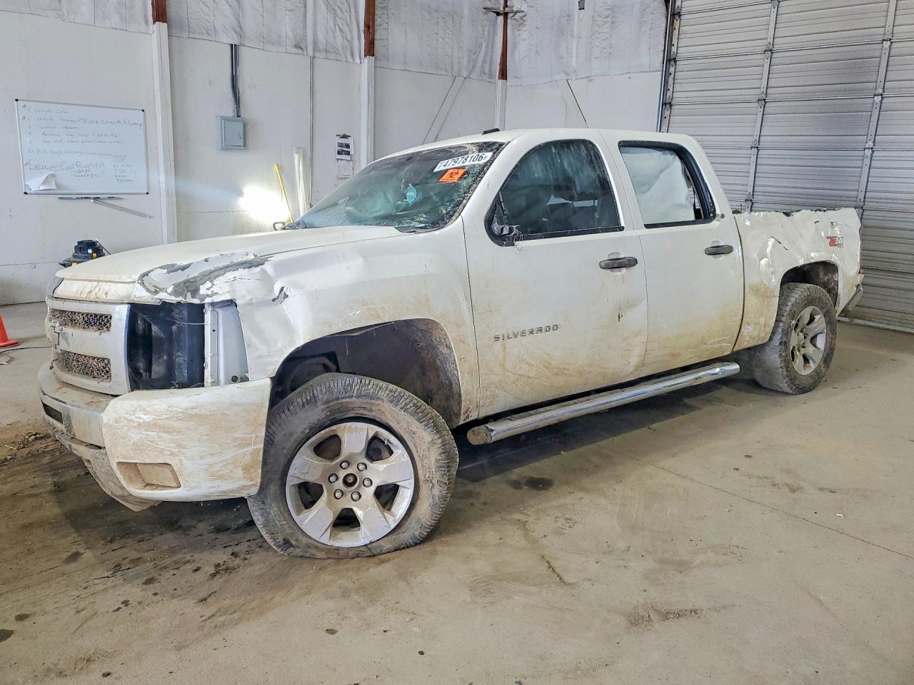 Salvage Chevrolet Silverado Image