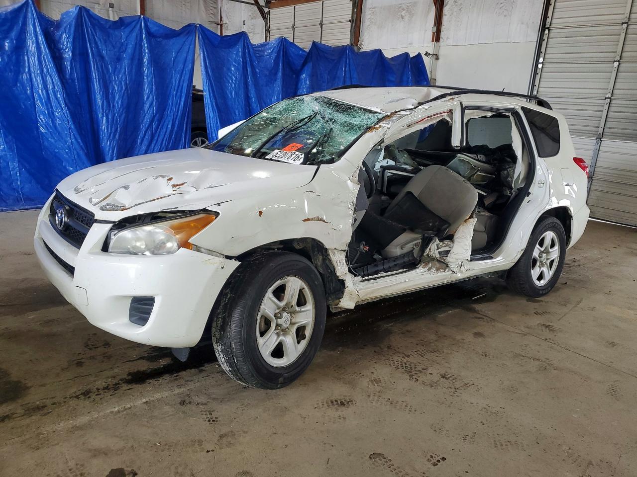 Salvage Toyota RAV4 Image