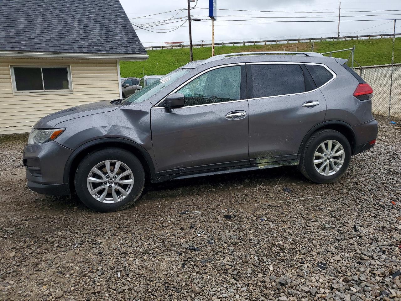 Salvage Nissan Rogue Image