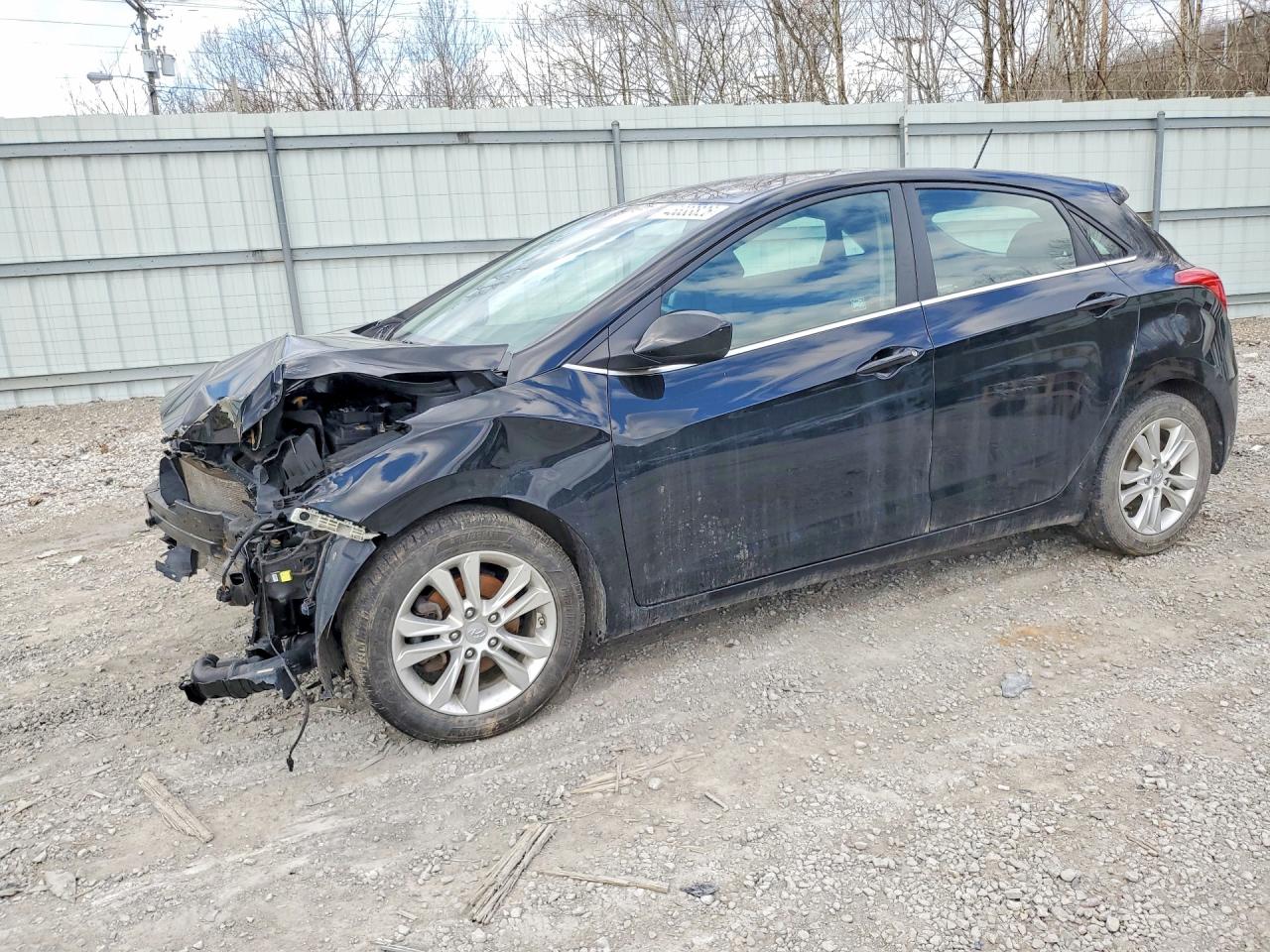 Salvage Hyundai ELANTRA Image