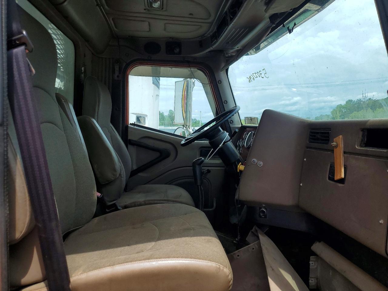 International 5900i