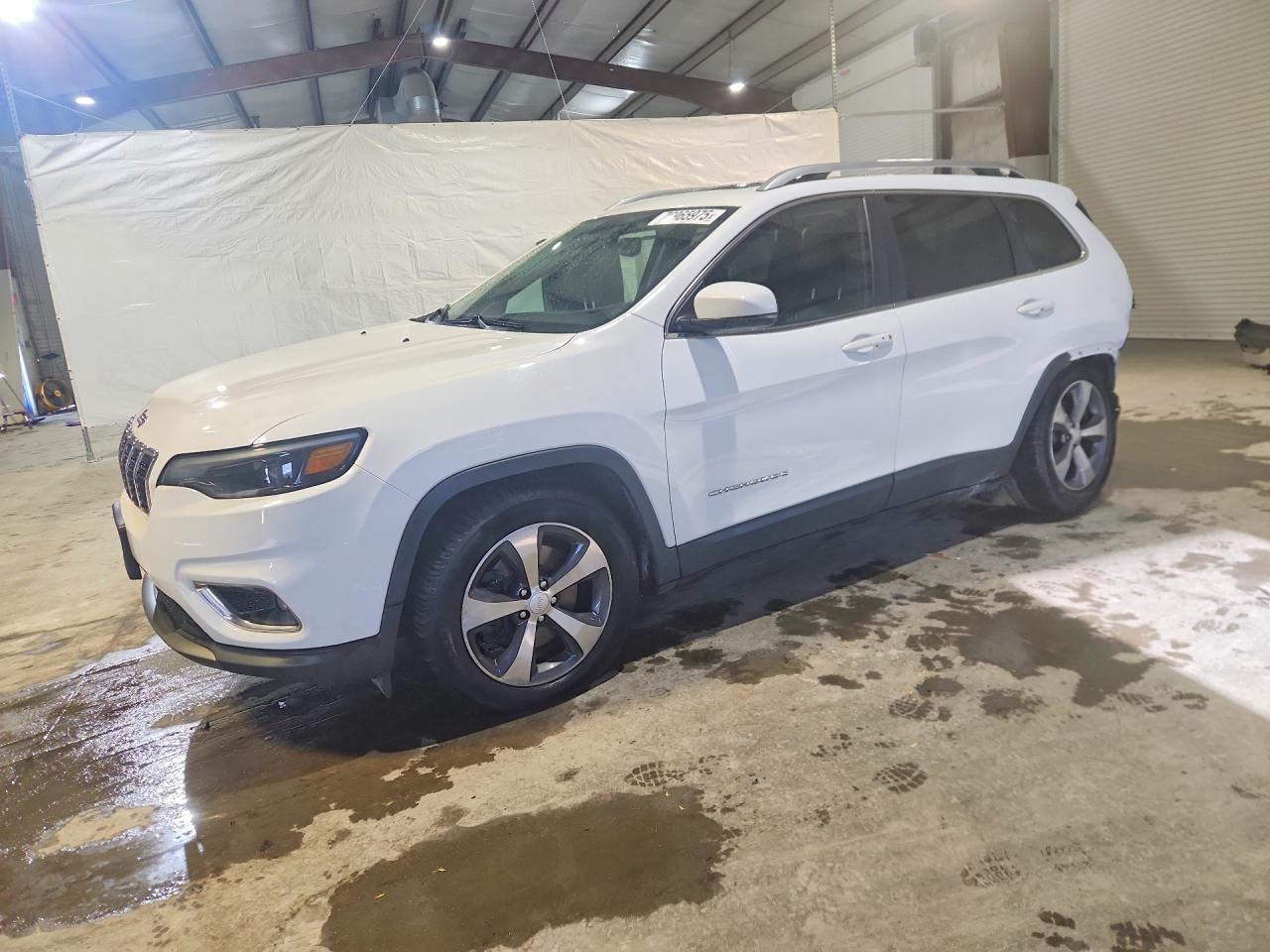 Salvage Jeep Cherokee Image