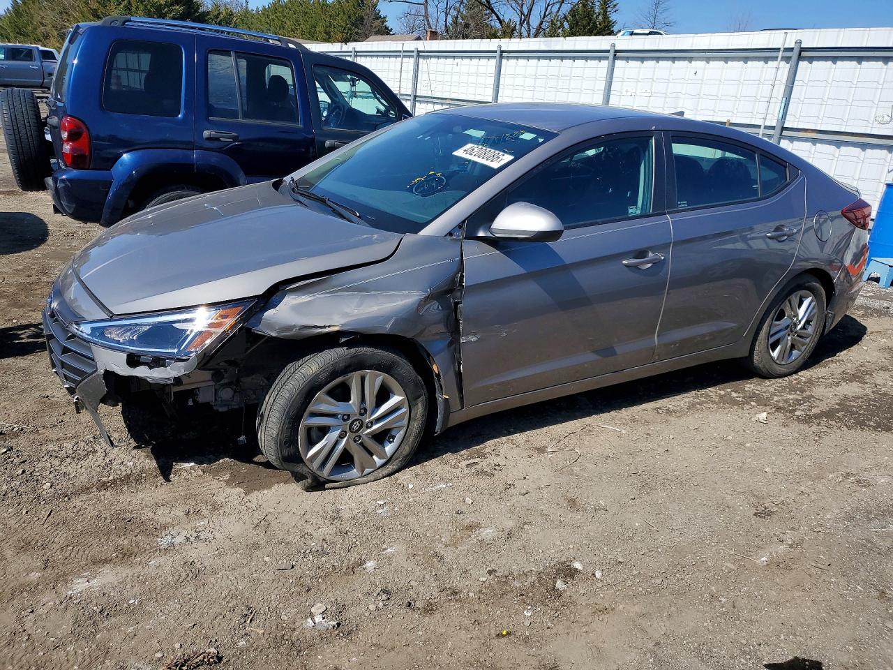 Salvage Hyundai ELANTRA Image