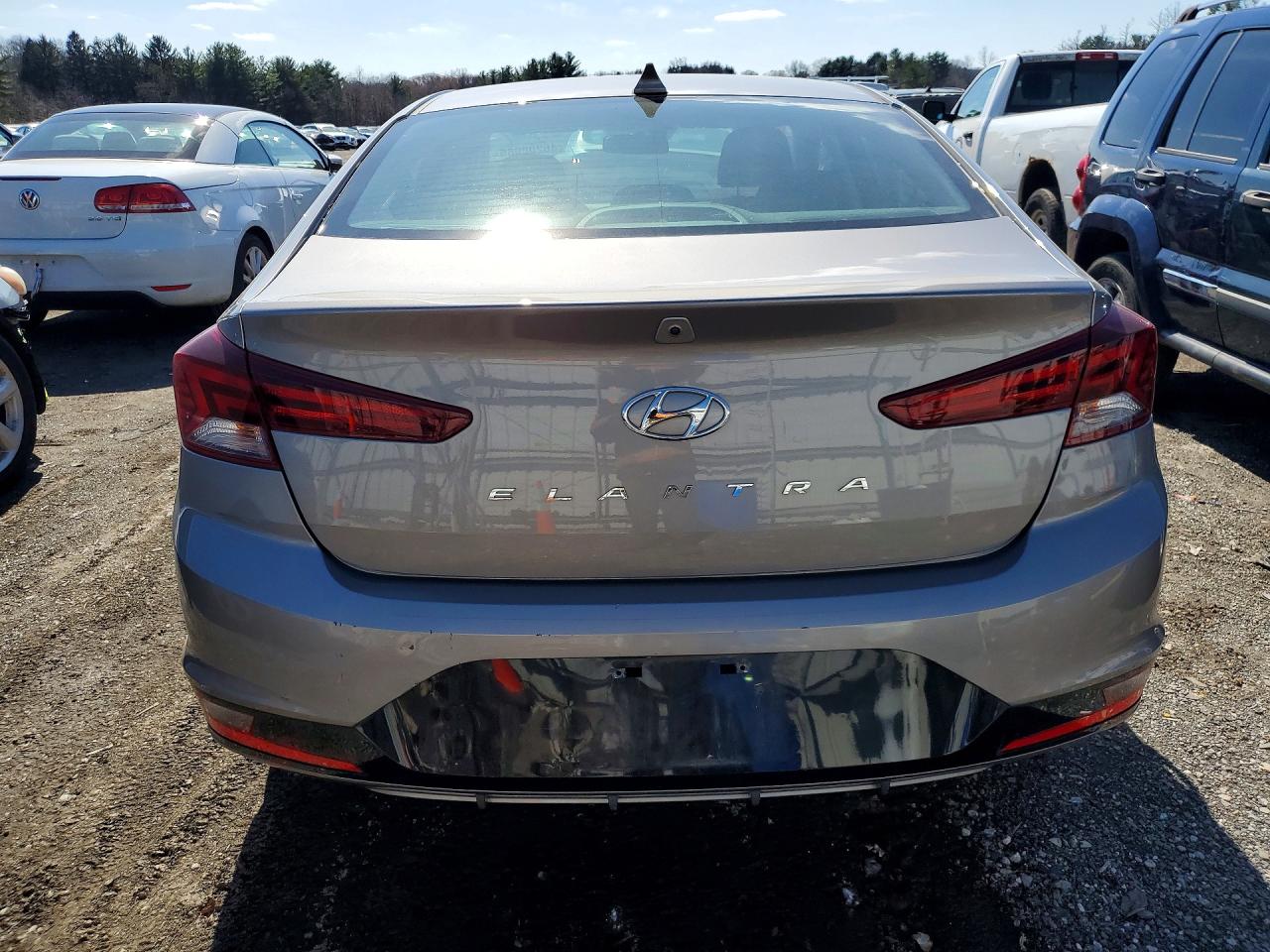 Hyundai ELANTRA Sel