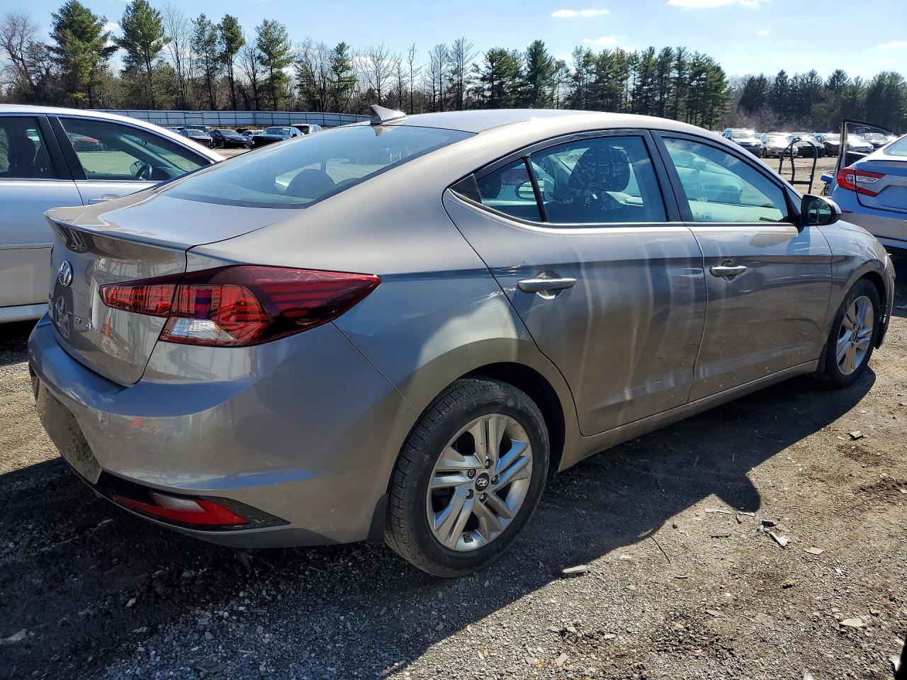 Hyundai ELANTRA Sel