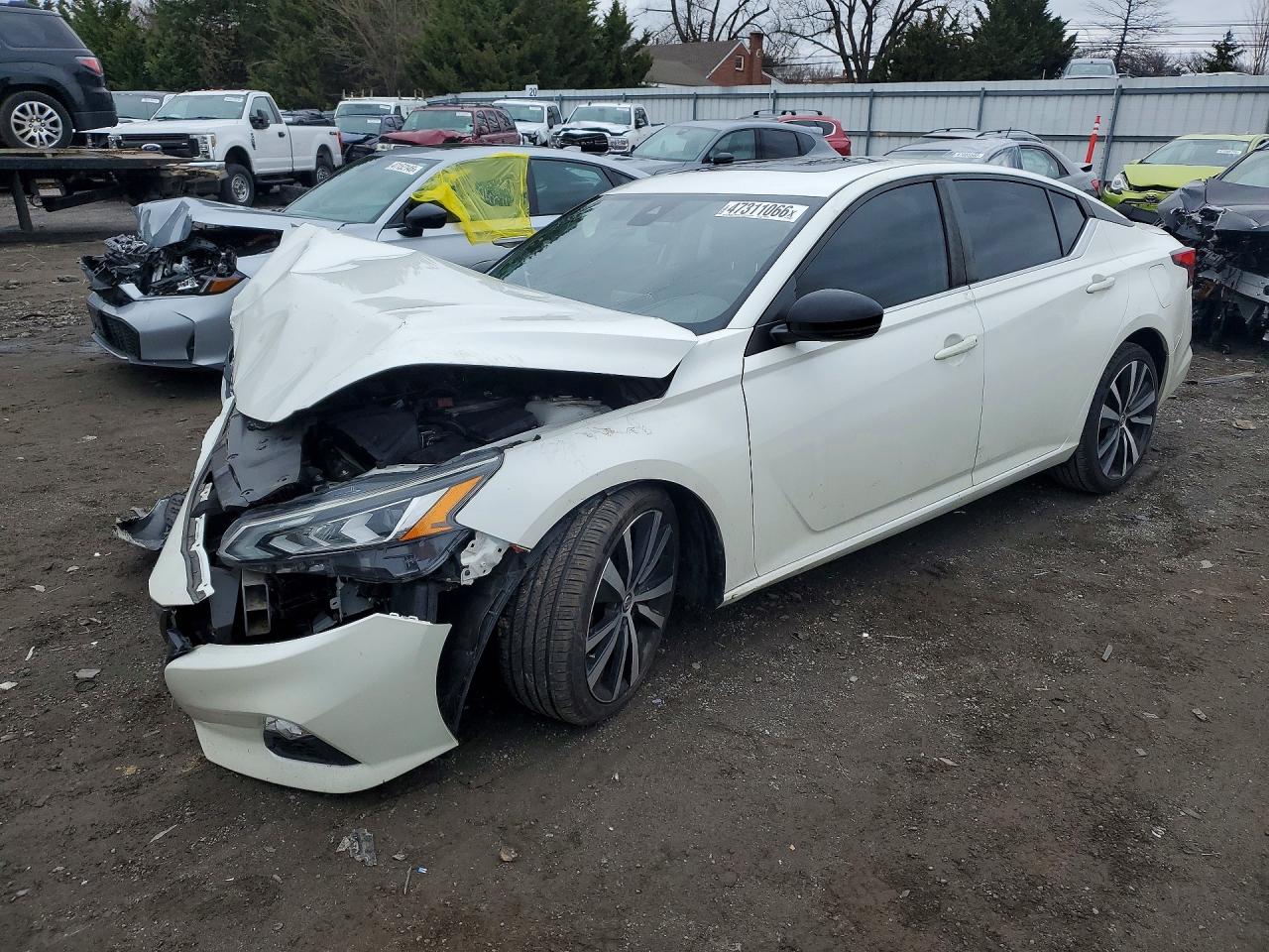 Salvage Nissan Altima Image