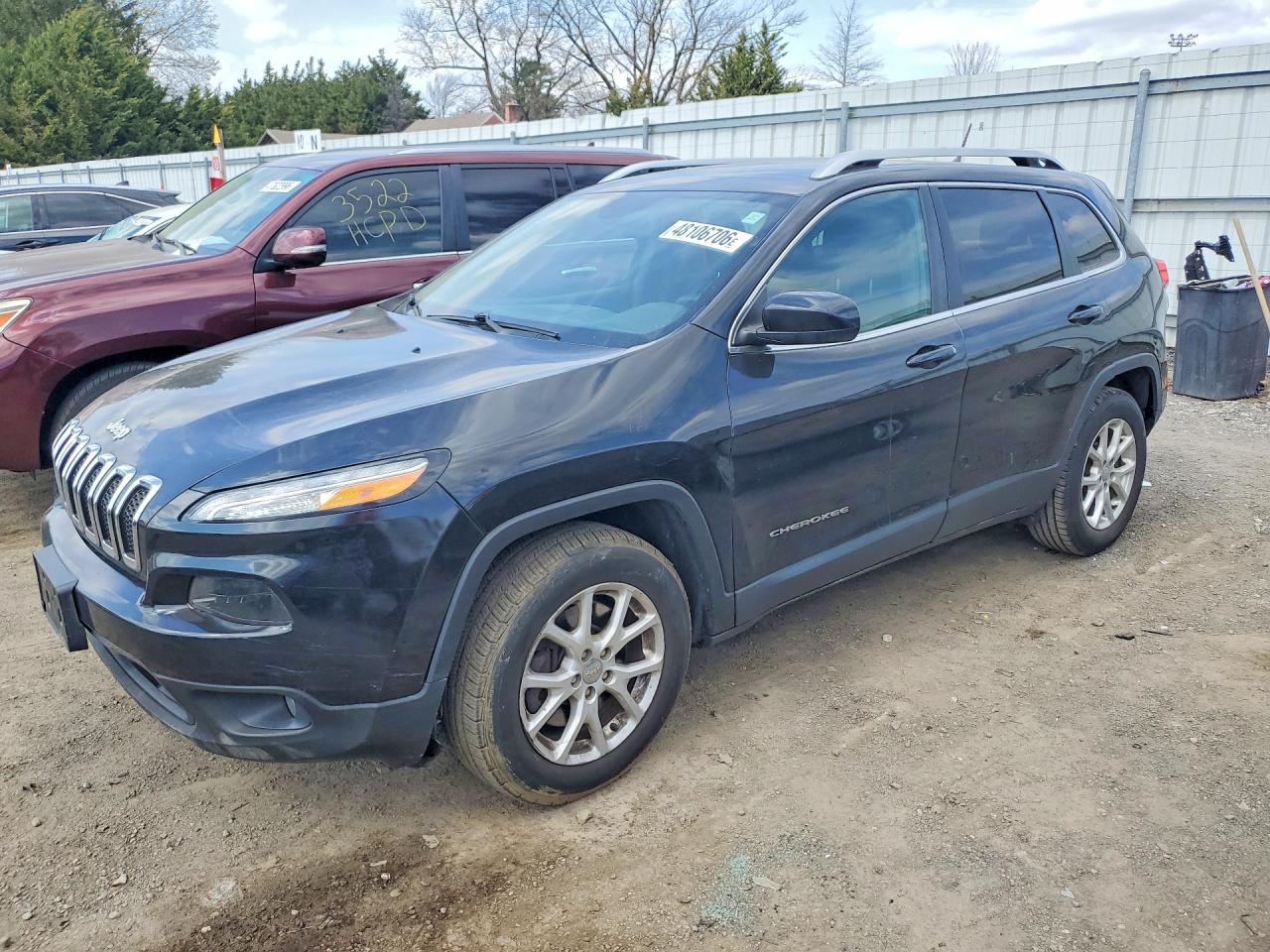 Salvage Jeep Cherokee Image