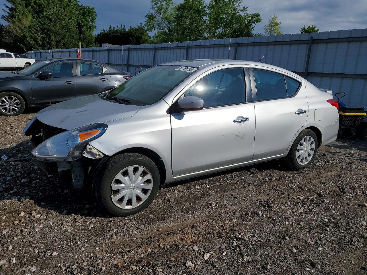Salvage Nissan Versa Image
