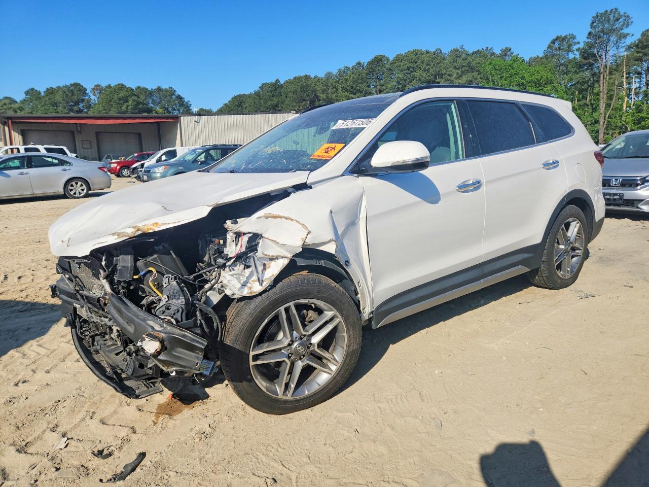 Salvage Hyundai SANTA FE Image