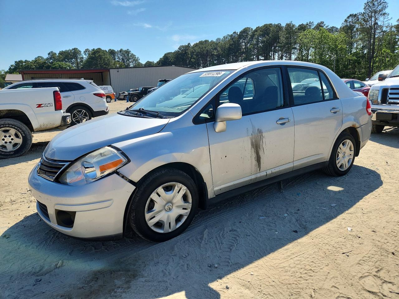 Salvage Nissan Versa Image