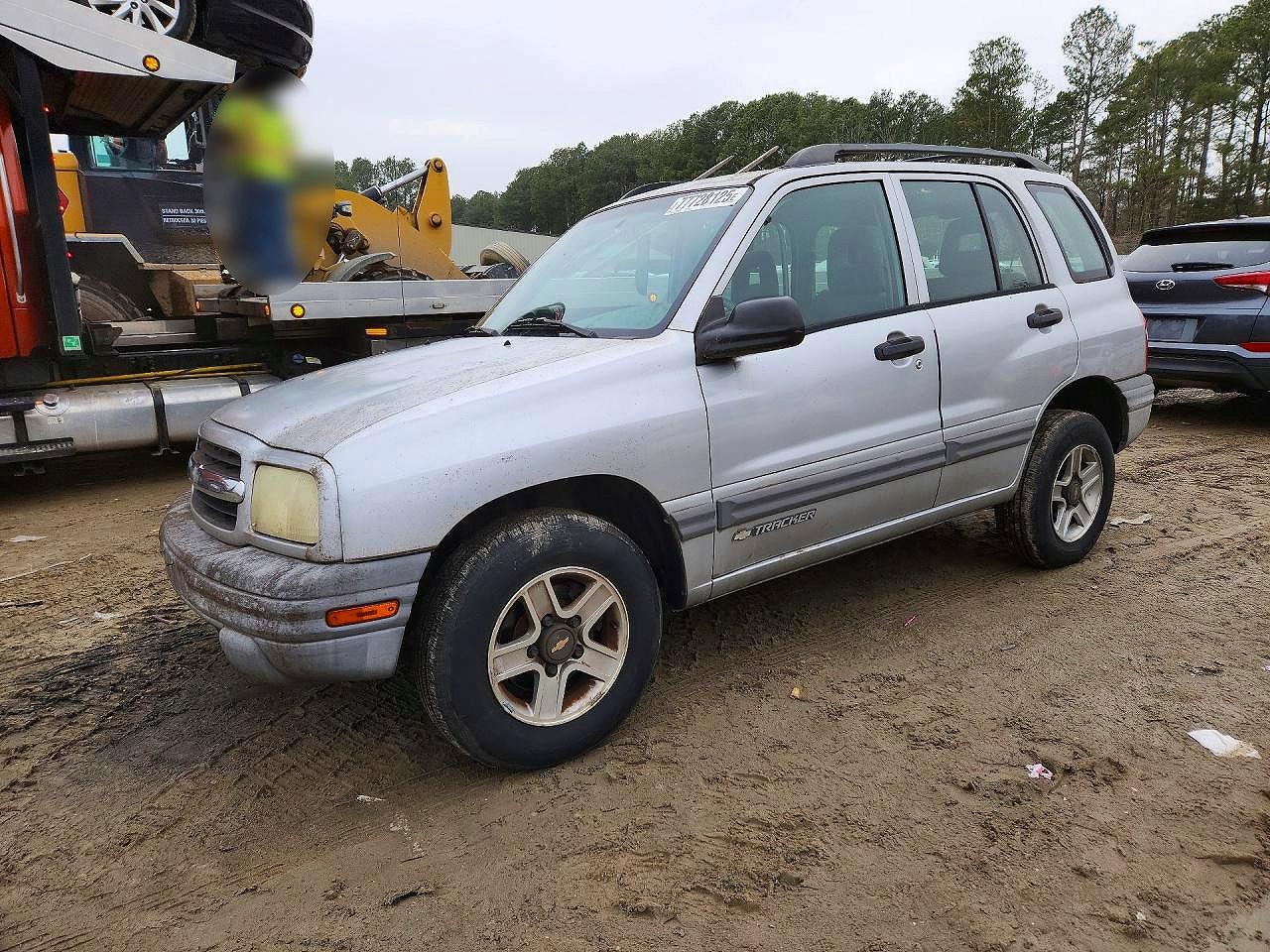 Salvage Chevrolet Tracker Image