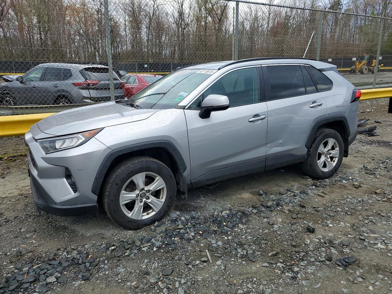 Salvage Toyota RAV4 Image