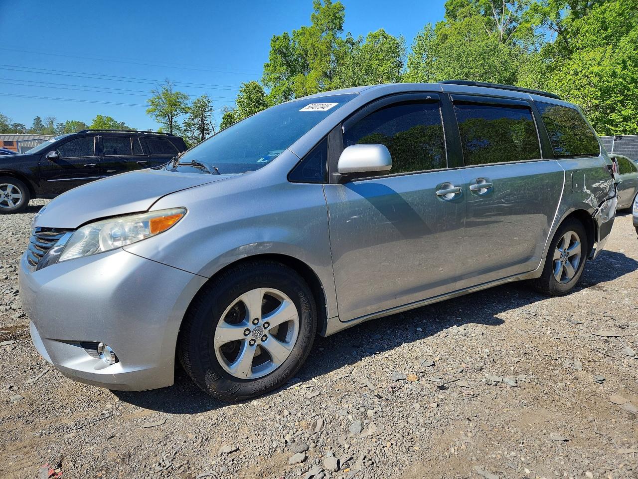 Salvage Toyota Sienna Image