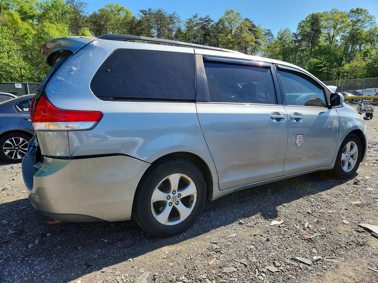 Toyota Sienna Le