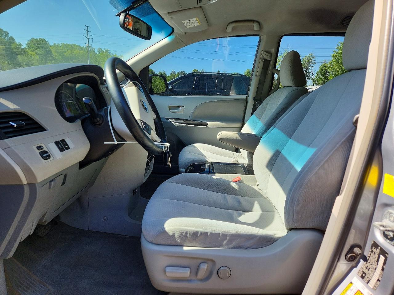 Toyota Sienna Le