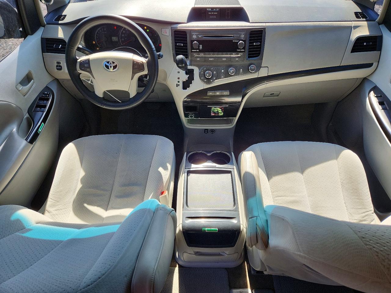 Toyota Sienna Le