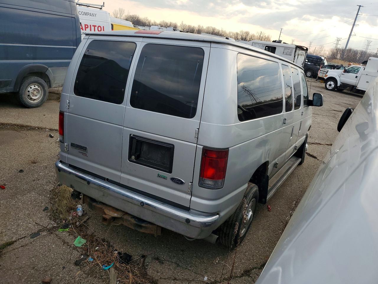 Ford Econoline E350 Super Duty Wagon