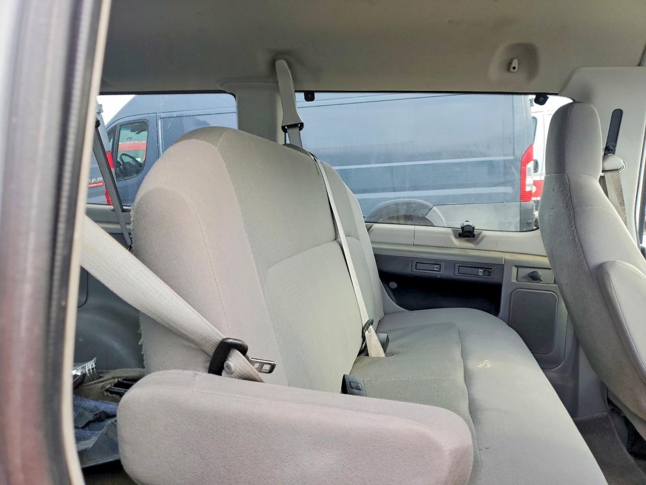 Ford Econoline E350 Super Duty Wagon
