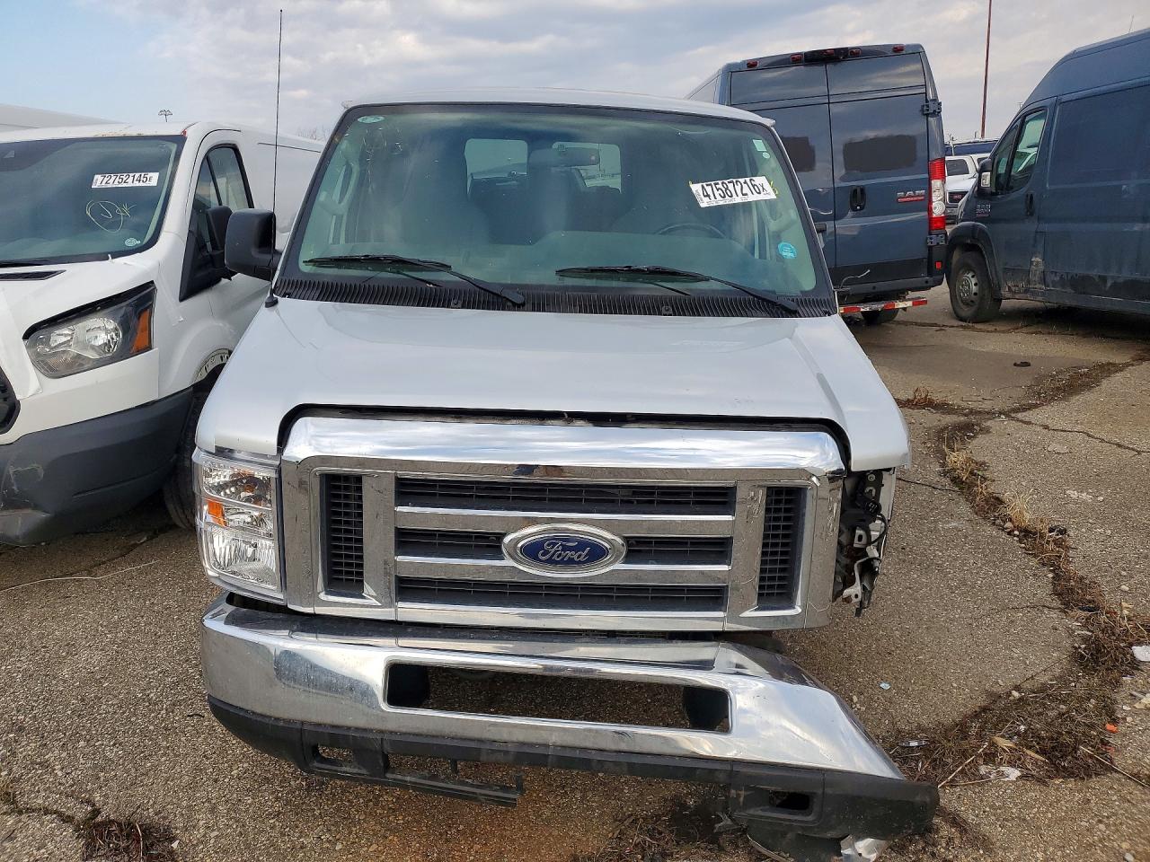 Ford Econoline E350 Super Duty Wagon