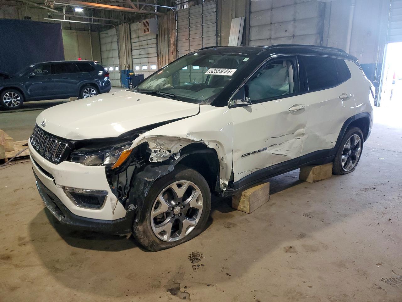 Salvage Jeep Compass Image