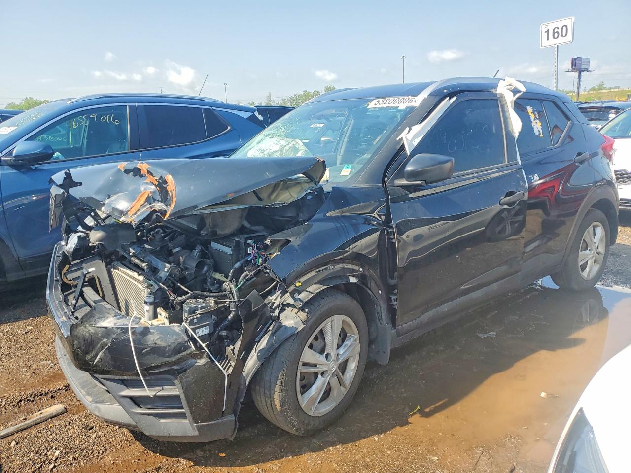 Salvage Nissan Kicks Image