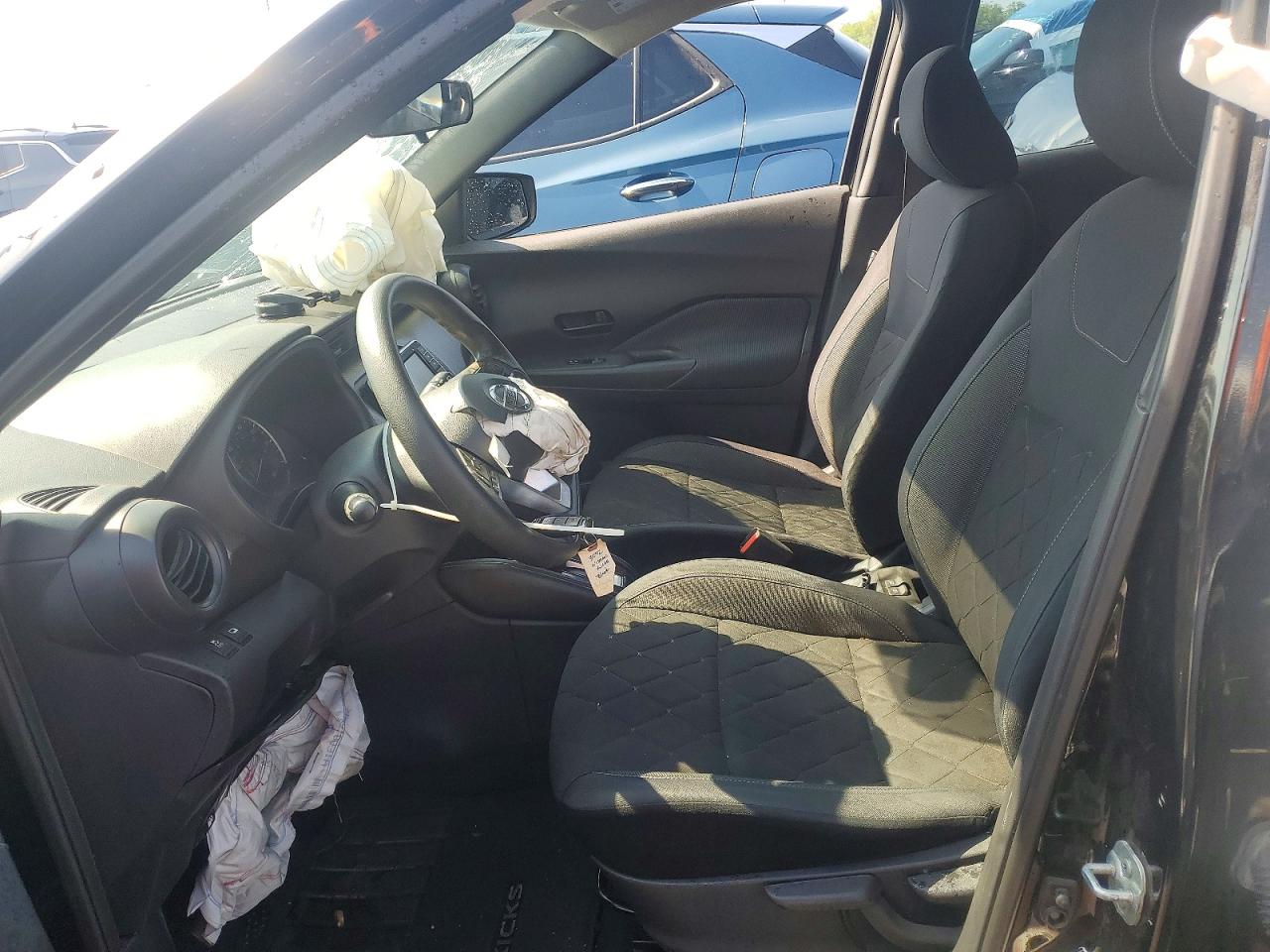 Nissan Kicks S