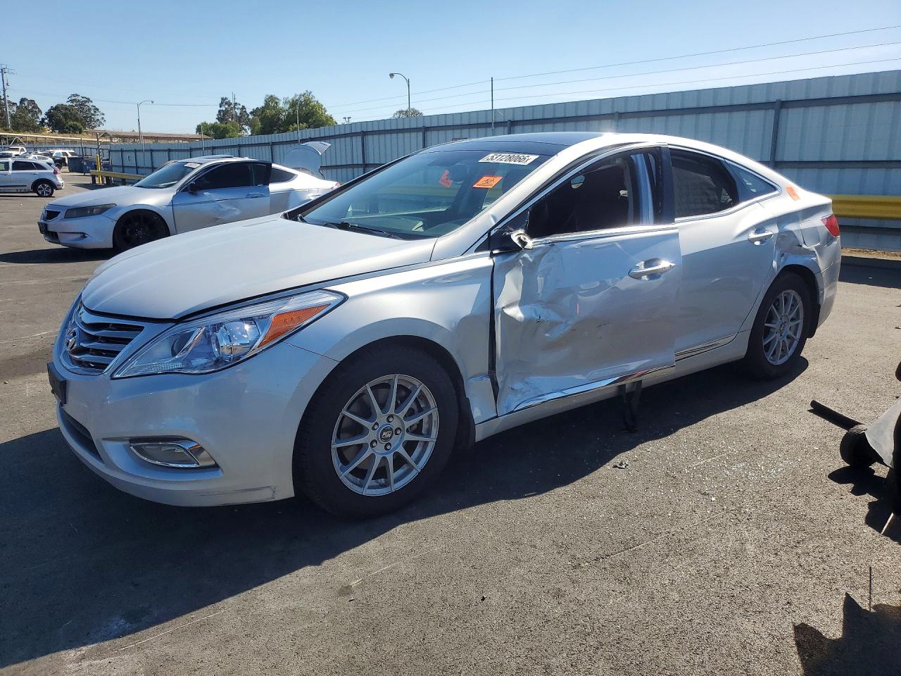 Salvage Hyundai Azera Image