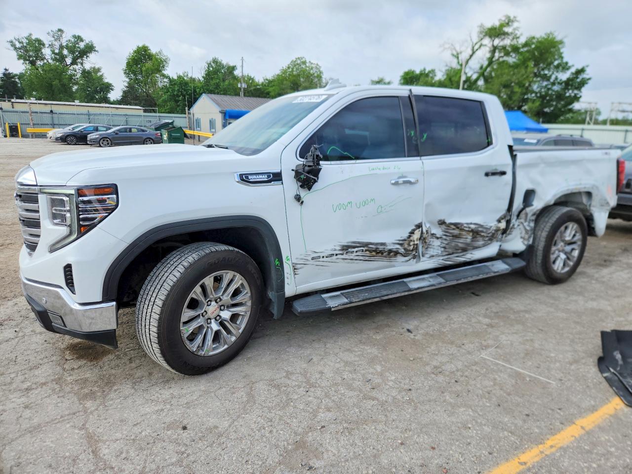 Salvage GMC Sierra Image