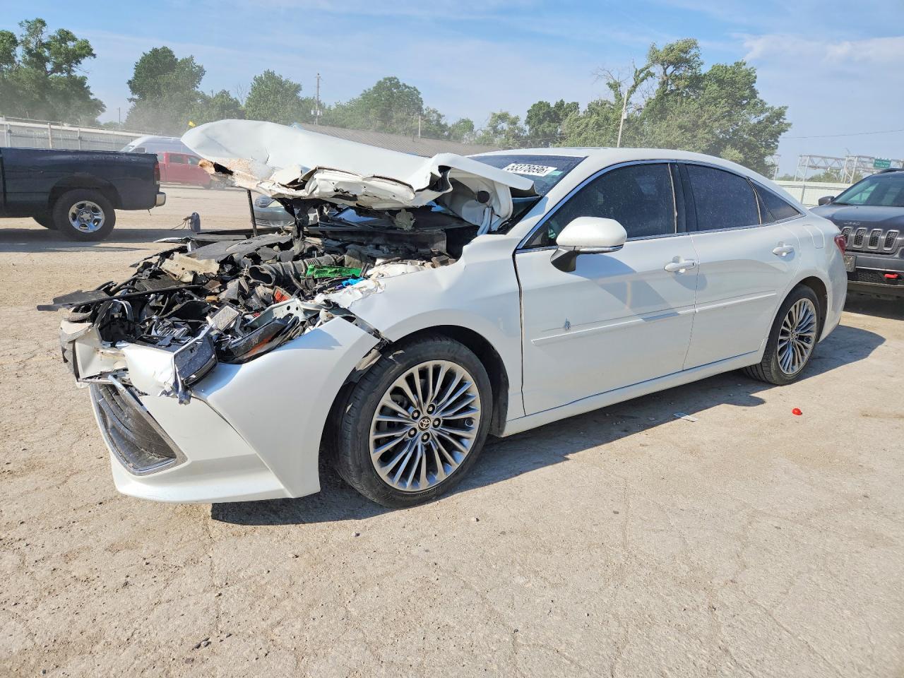 Salvage Toyota Avalon Image