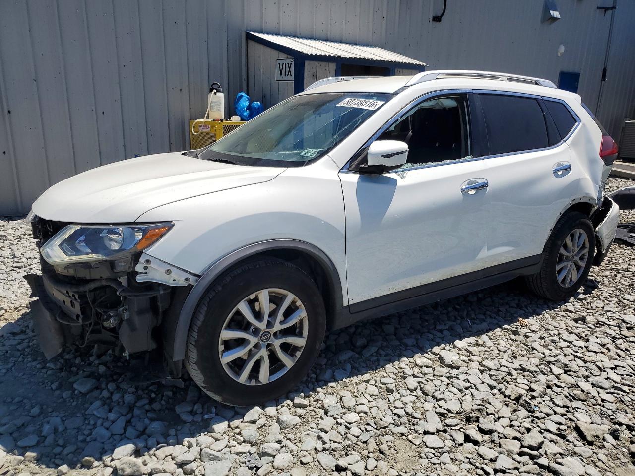 Salvage Nissan Rogue Image