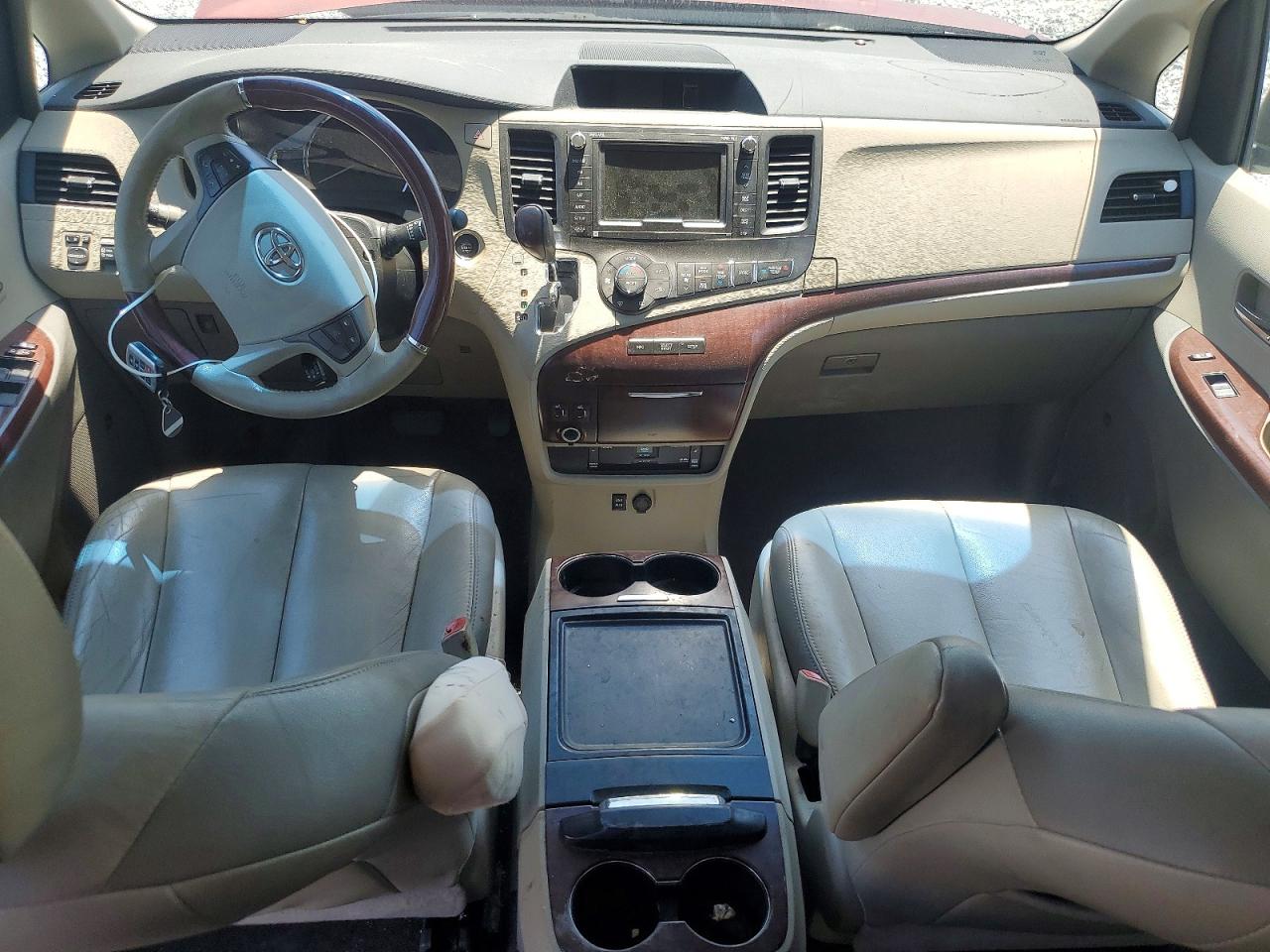 Toyota Sienna Limited 7-passenger