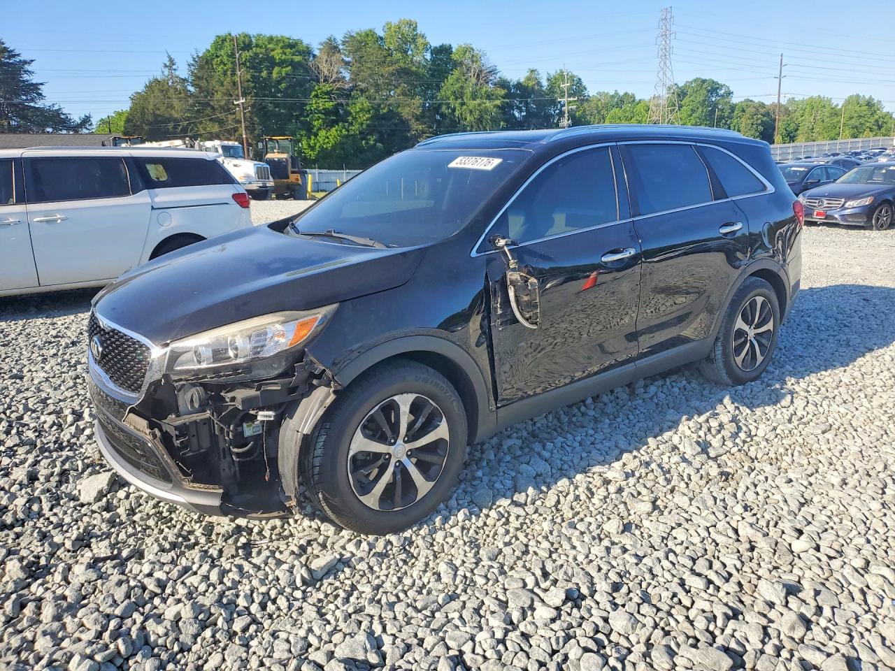 Salvage Kia Sorento Image
