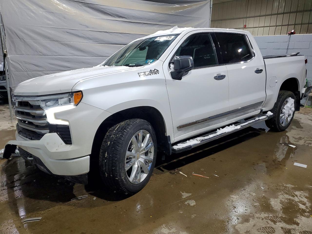 Salvage Chevrolet Silverado Image